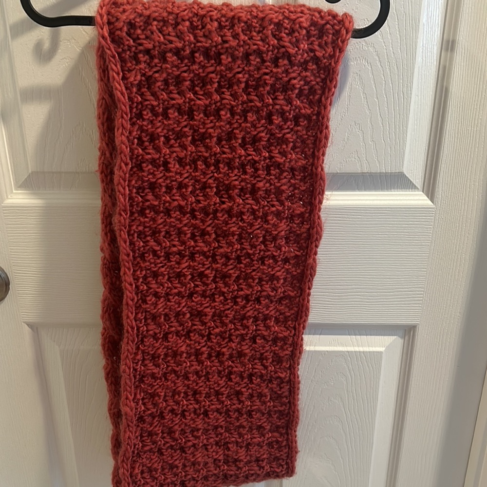 Pink infinity scarf - Picture 3 of 4